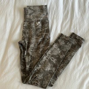 Women’s best camo leggings , size small